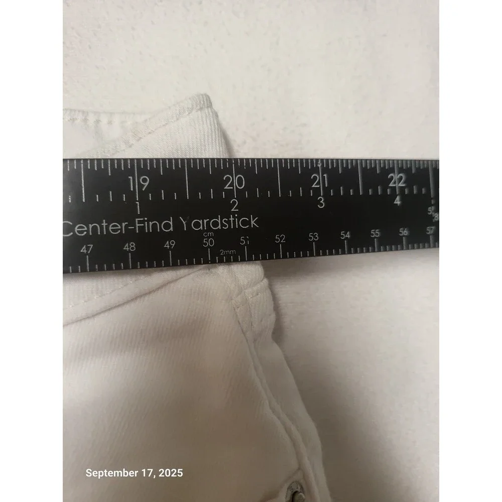 Signature by Levi Strauss Women's White Mid-Rise Capri Sz 20 - Picture 5 of 7